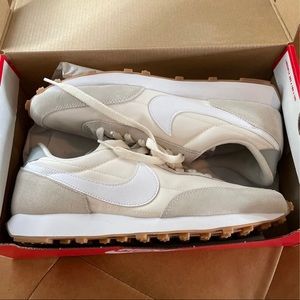 Nike women’s daybreak shoes